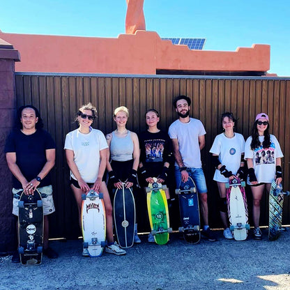 Clase Grupal de Surfskate | Playa El Palmar - Carving Social Club