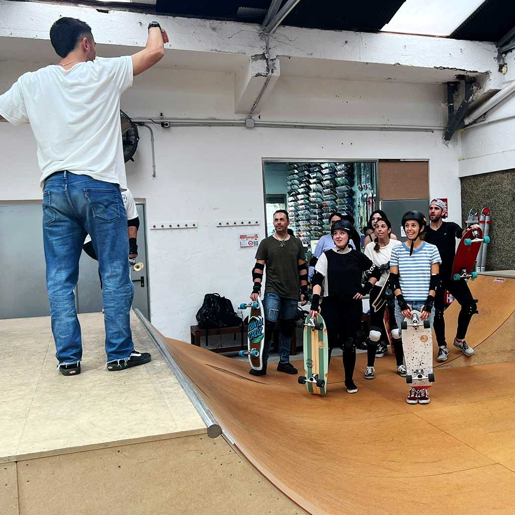 Bonos Clases Grupales Surfskate en Skatepark | MadRamps - Carving Social Club