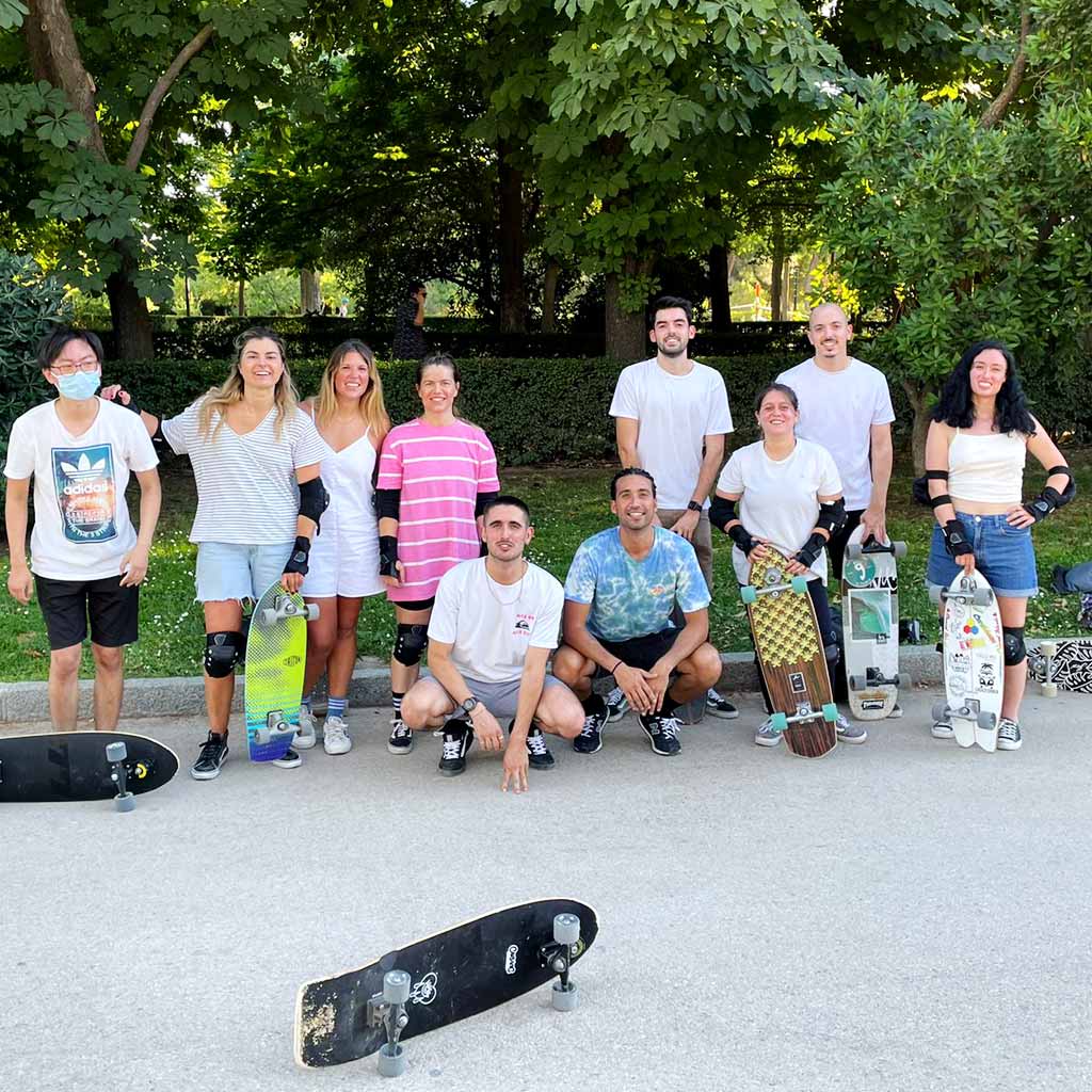 Clase Grupal Surfskate | Nivel Básico | Parque del Retiro - Carving Social Club