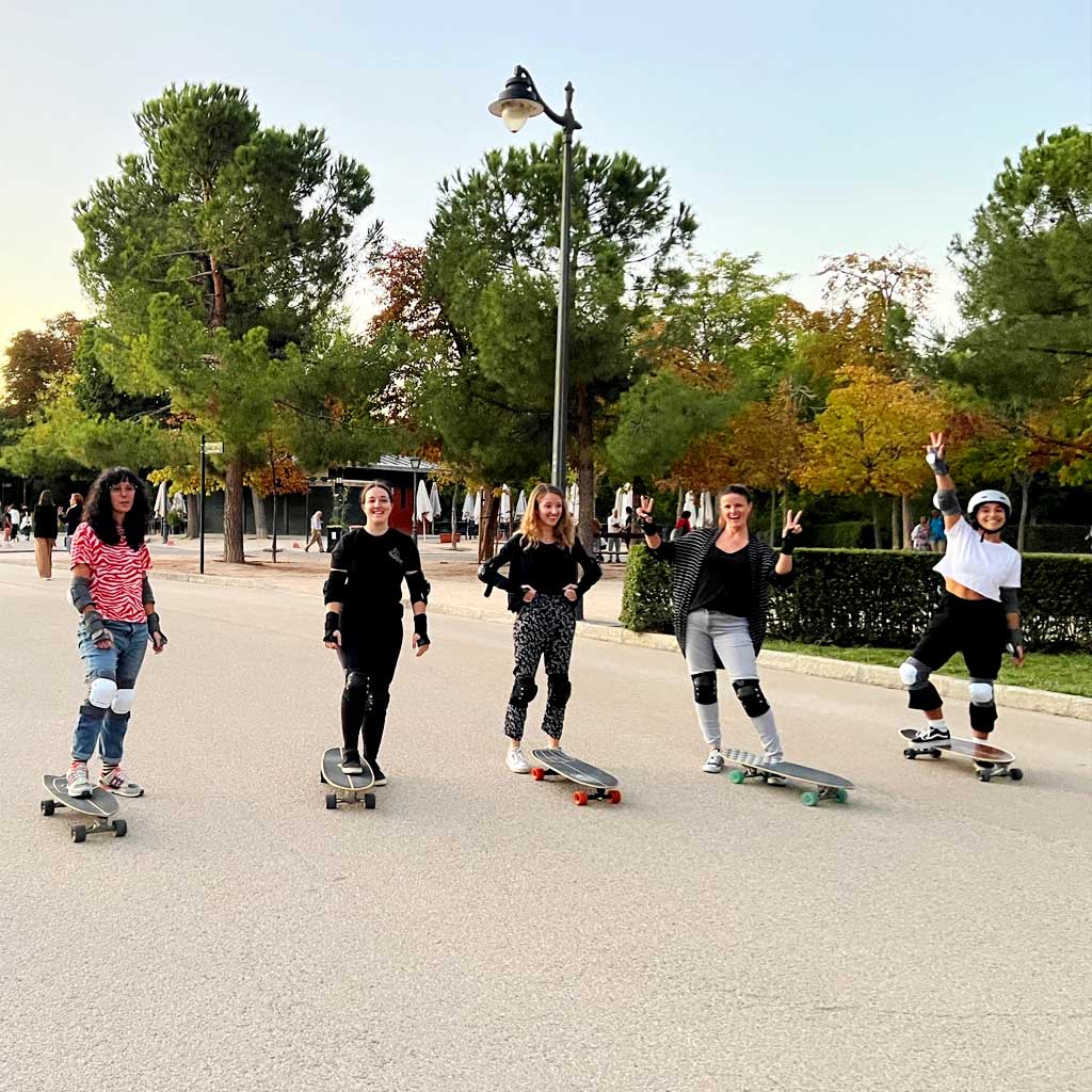 Clase Grupal Surfskate | Nivel Básico | Parque del Retiro - Carving Social Club