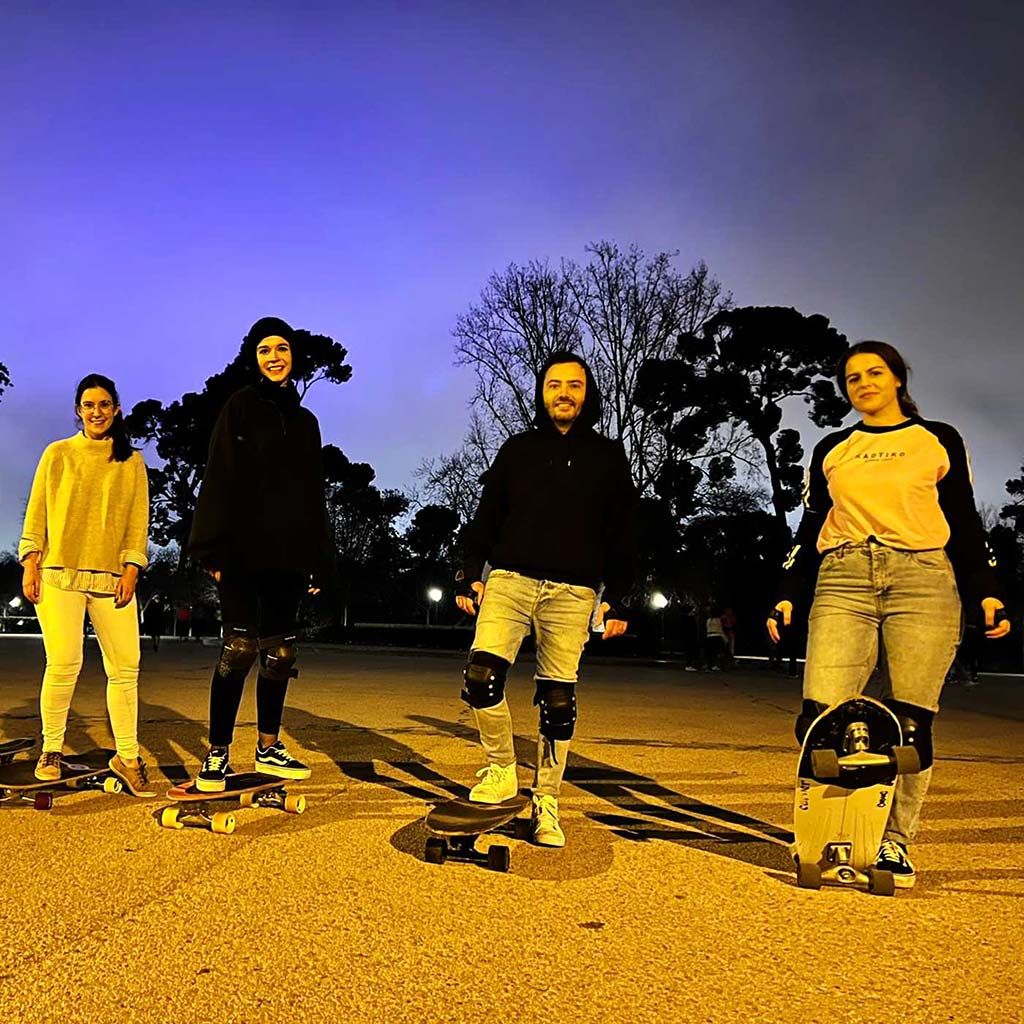 Clase Grupal Surfskate | Nivel Básico | Parque del Retiro - Carving Social Club