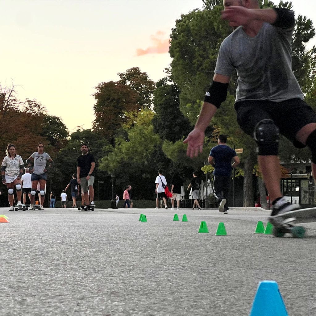 Clase Grupal Surfskate | Nivel Intermedio | Parque del Retiro - Carving Social Club