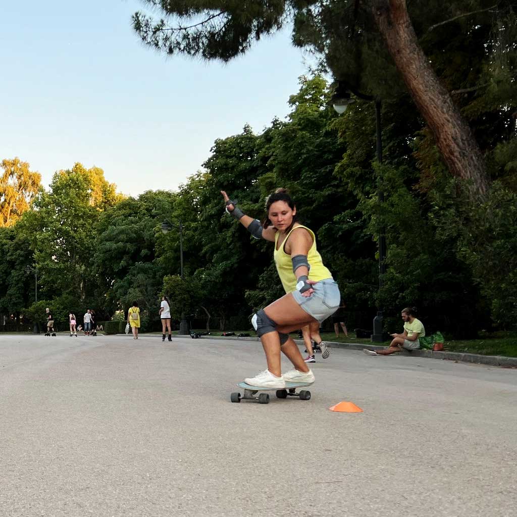 Clase Grupal Surfskate | Nivel Intermedio | Parque del Retiro - Carving Social Club