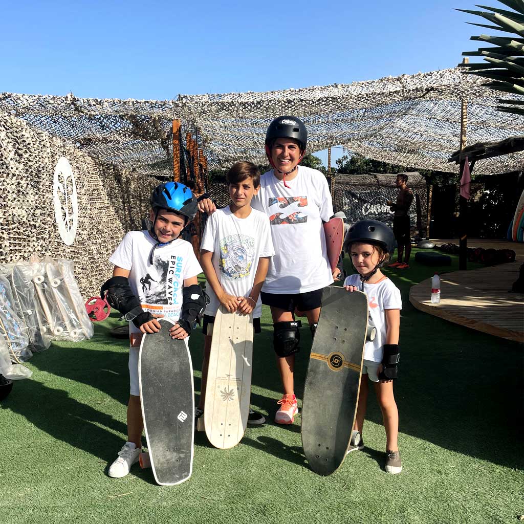 Clase Grupal de Surfskate | Playa El Palmar - Carving Social Club